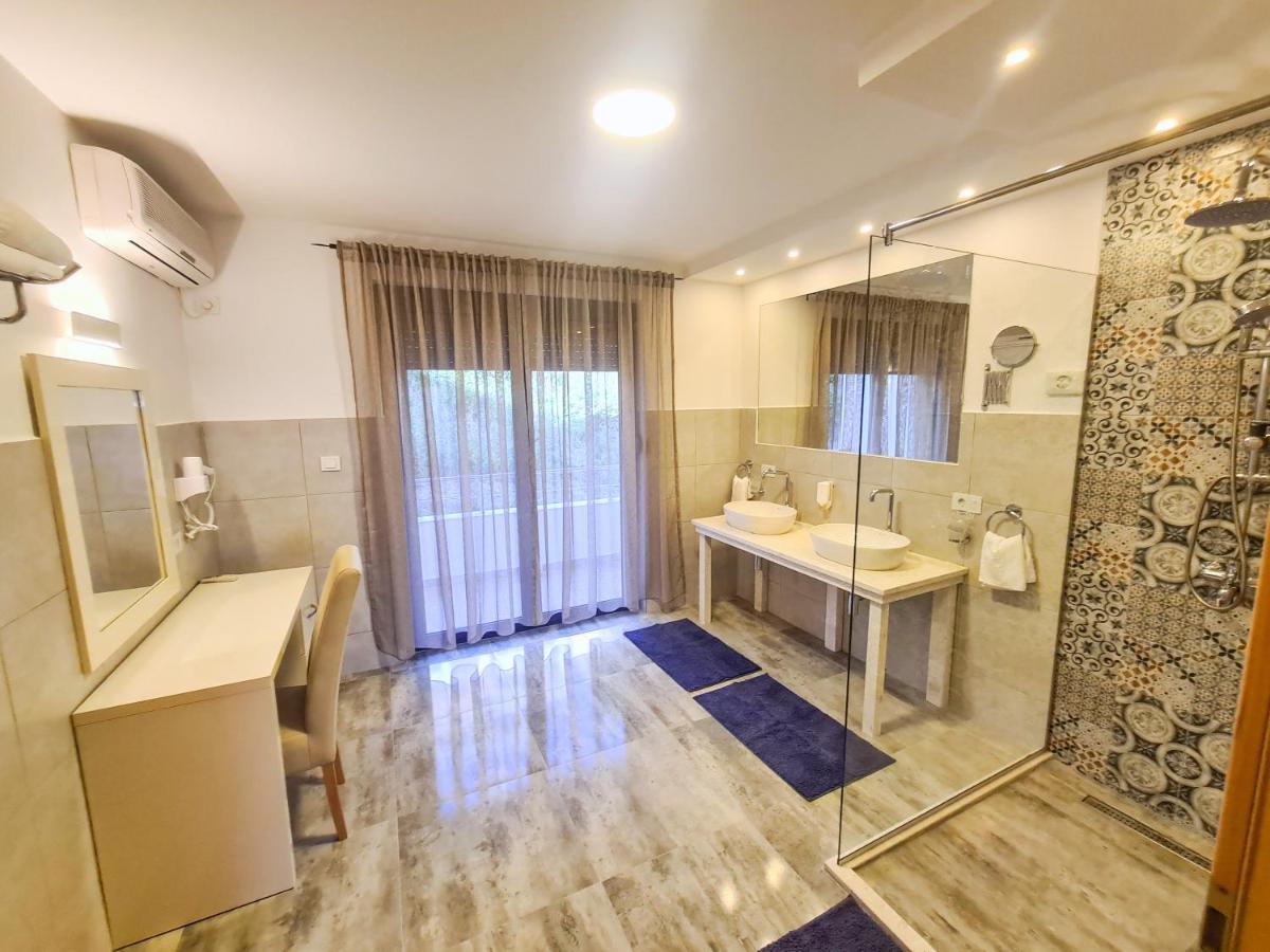 Hotel Freiburg Ulcinj Eksteriør billede