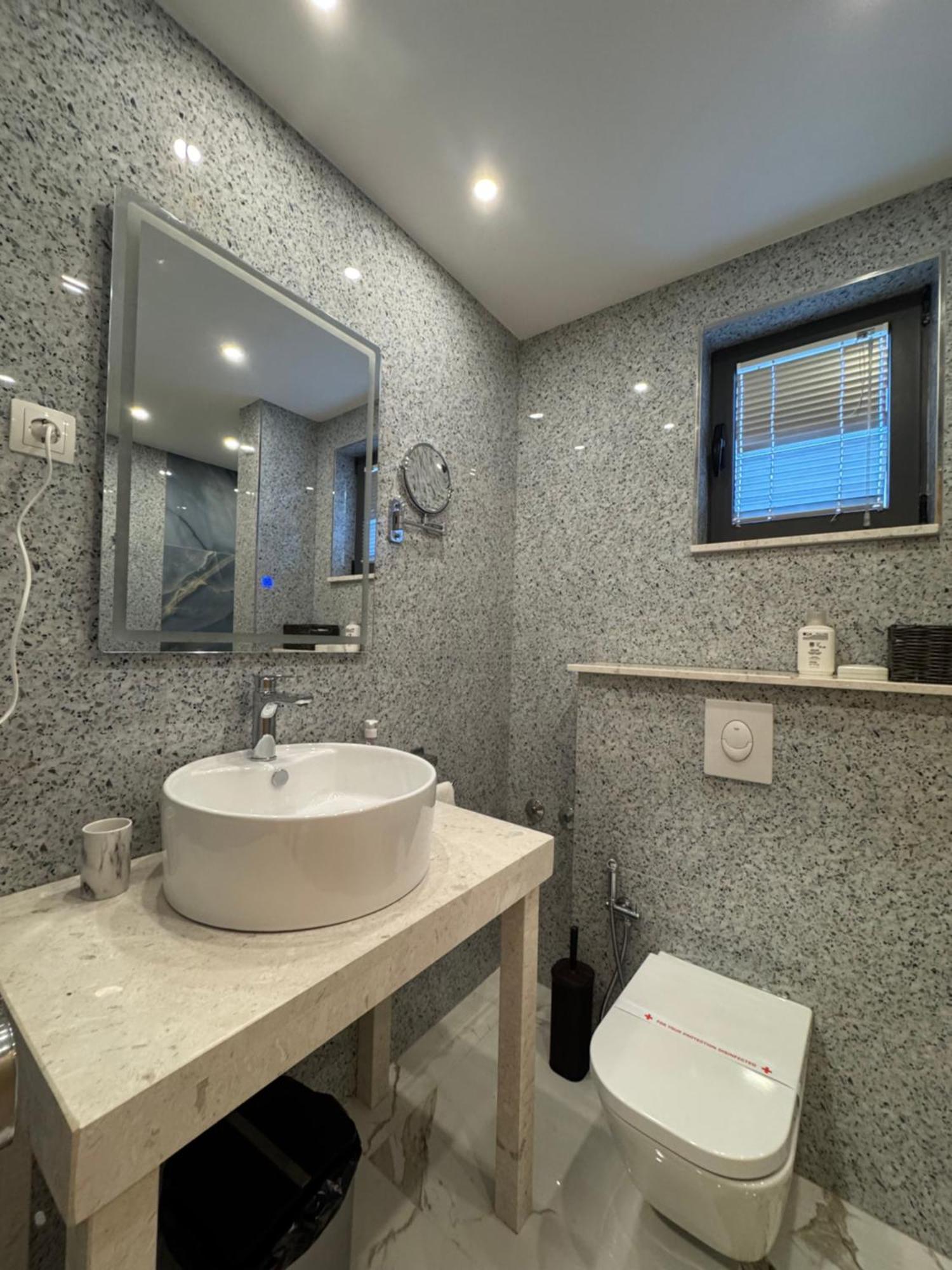 Hotel Freiburg Ulcinj Eksteriør billede