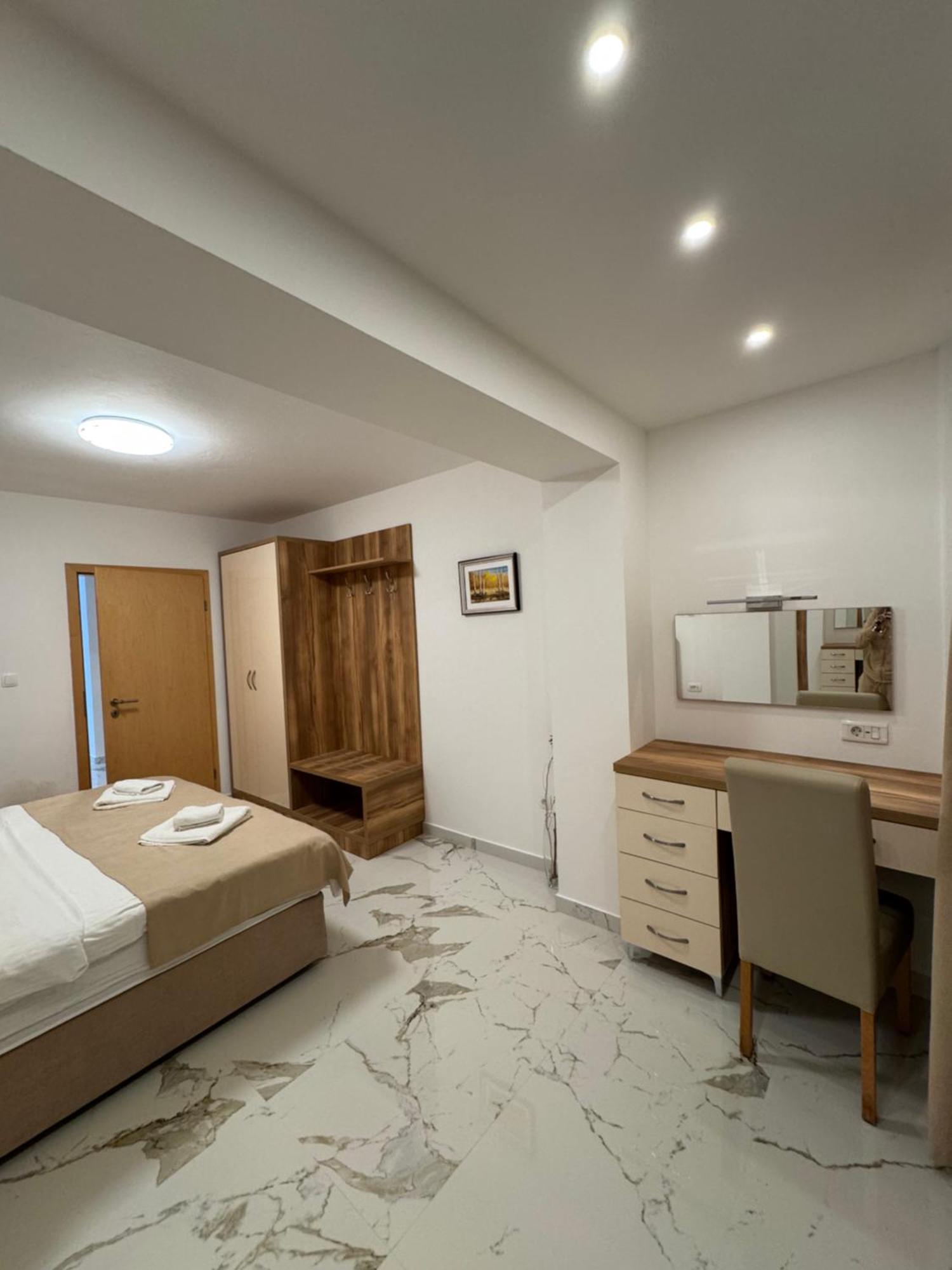 Hotel Freiburg Ulcinj Eksteriør billede