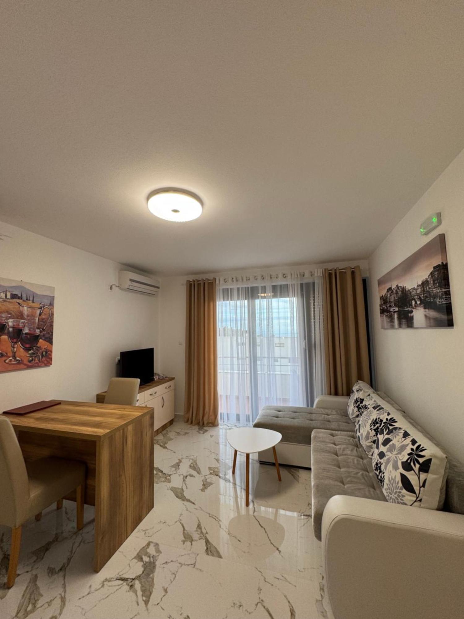 Hotel Freiburg Ulcinj Eksteriør billede