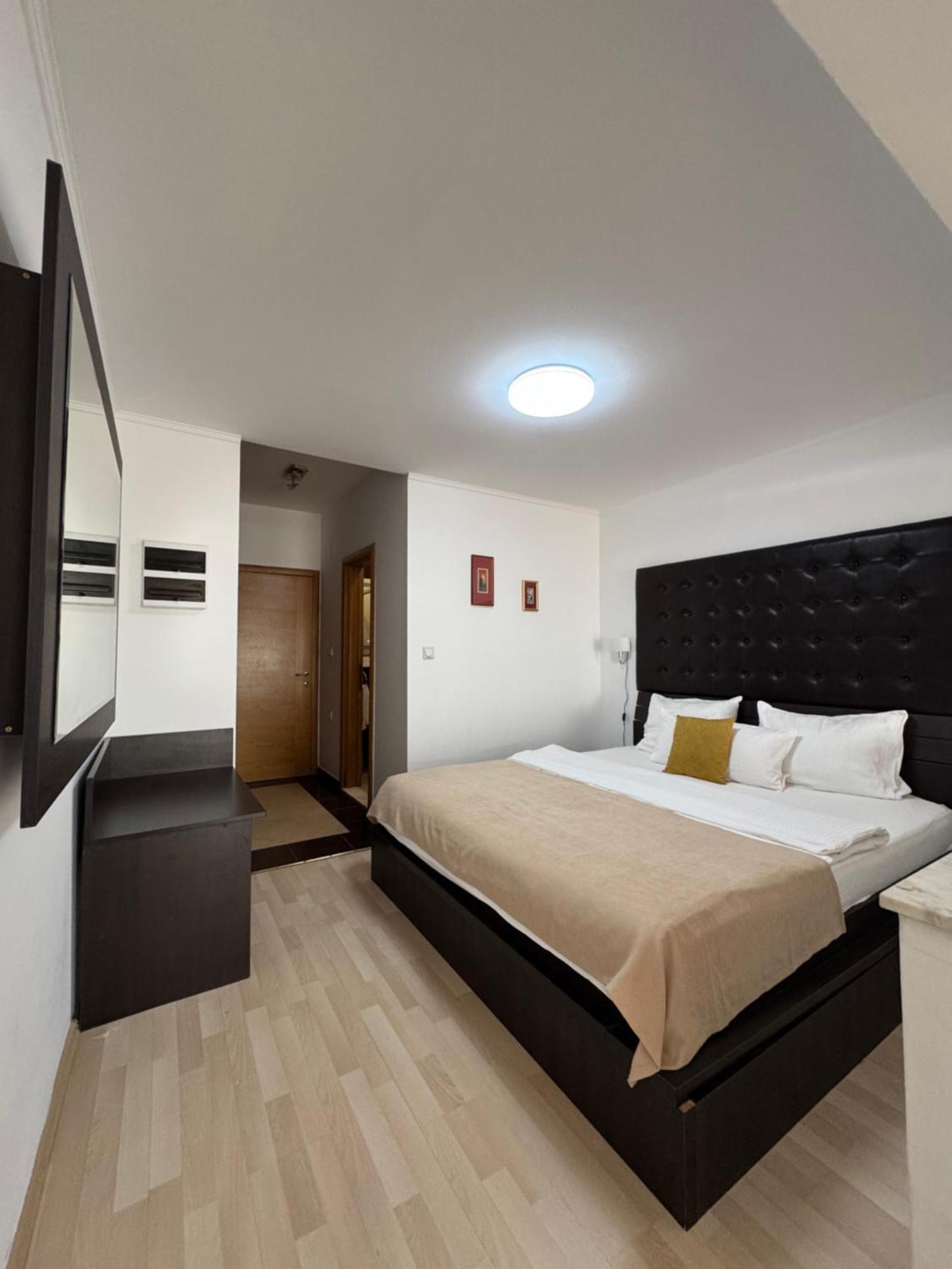 Hotel Freiburg Ulcinj Eksteriør billede
