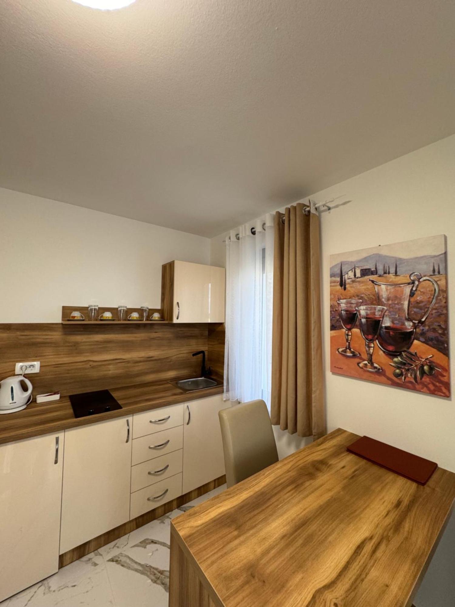 Hotel Freiburg Ulcinj Eksteriør billede