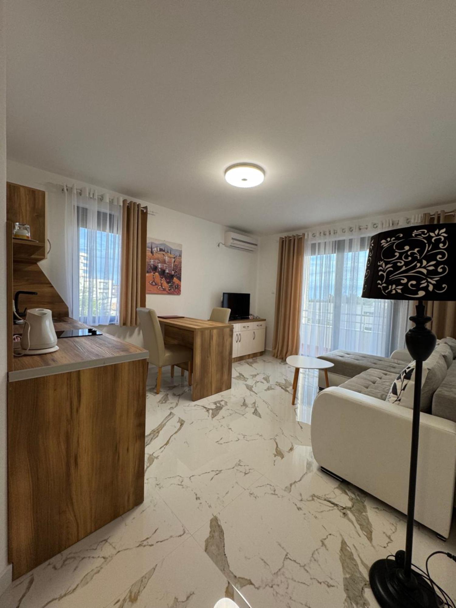 Hotel Freiburg Ulcinj Eksteriør billede